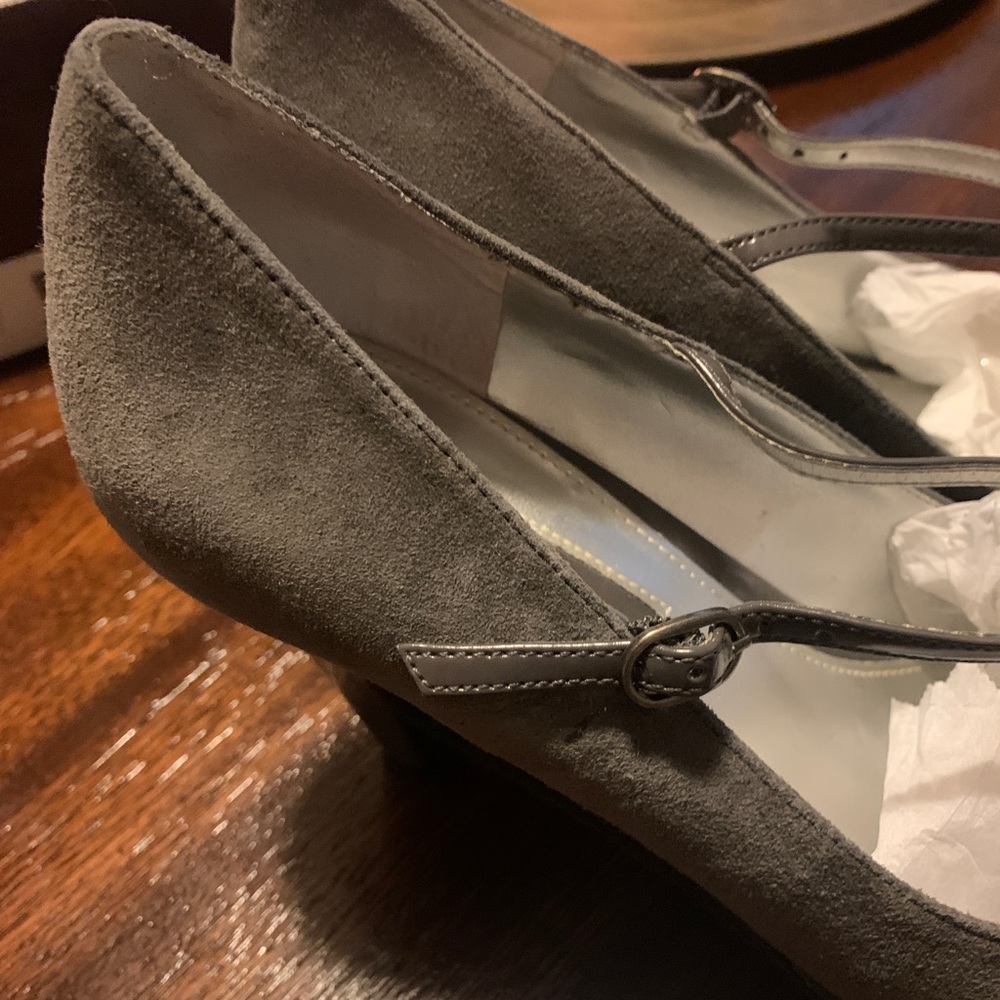 Women’s Heels - Picture 3 of 9